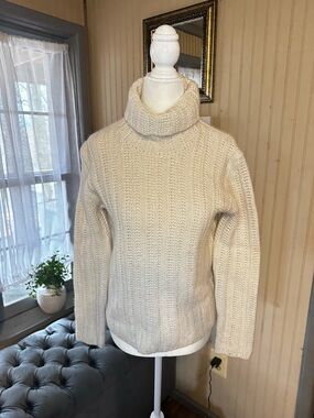 Ann Taylor Alpaca Blend Sweater M Cream Turtleneck Chunky Knit Cozy Womens